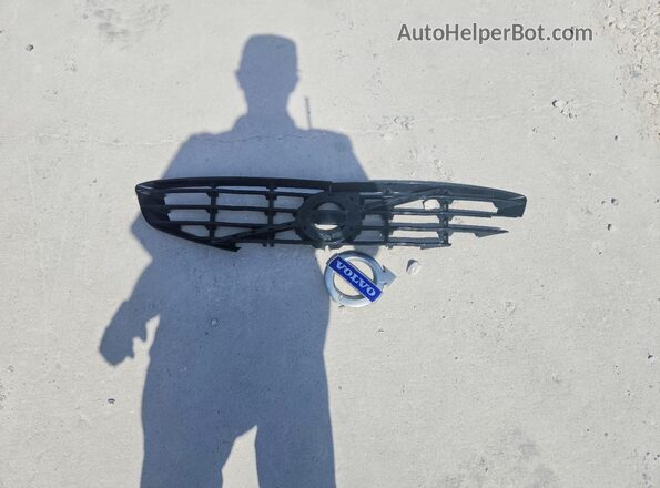 YV126MFL6J2455869 2018 VOLVO S60 White Engine compartment view