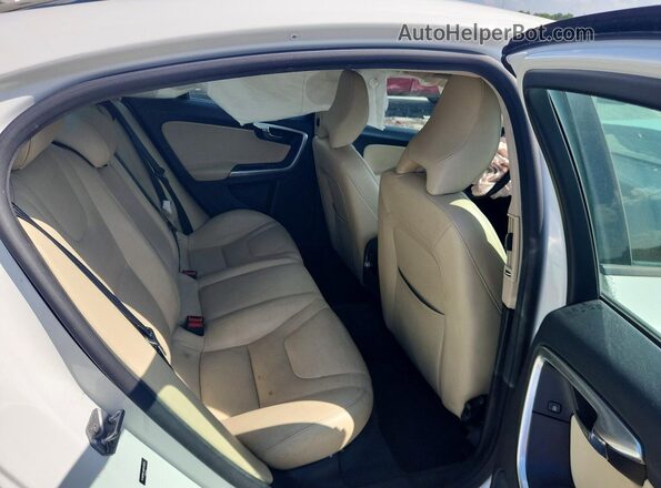 YV126MFL8H2423631 2017 VOLVO S60 White Vista de los asientos traseros