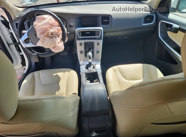 YV126MFL8H2423631 2017 VOLVO S60 White Vista del salpicadero