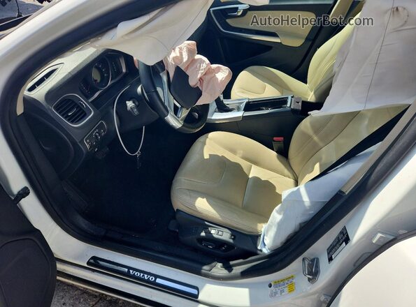 YV126MFL8H2423631 2017 VOLVO S60 White Vista interior delantera