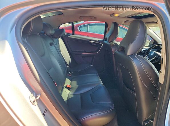 YV126MFLXH2434503 2017 VOLVO S60 Silver Vista de los asientos traseros