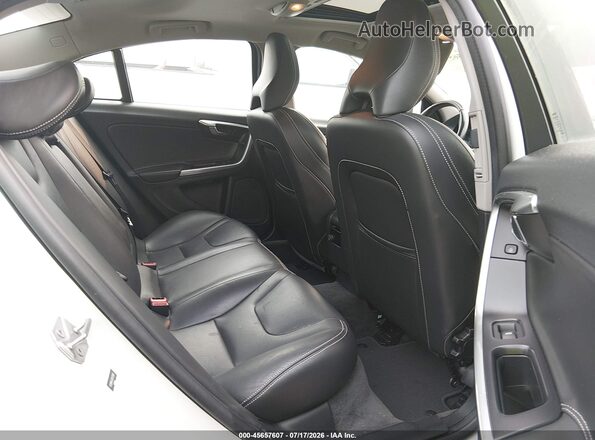 YV126MFLXH2439006 2017 VOLVO S60 White VIN կոդի պիտակի տեսք