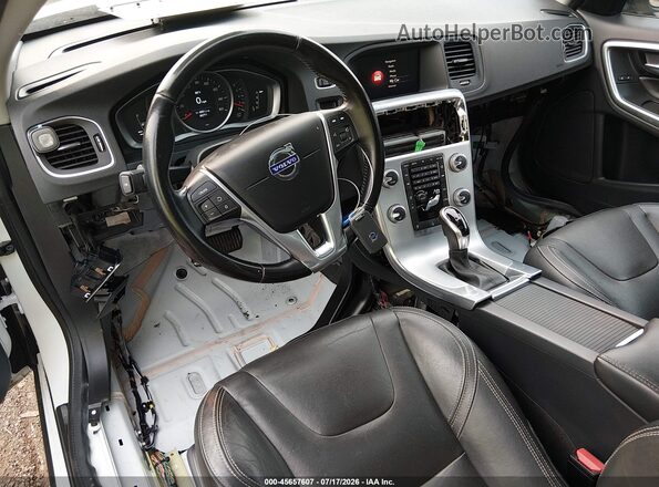 YV126MFLXH2439006 2017 VOLVO S60 White Դիմացի տեսք