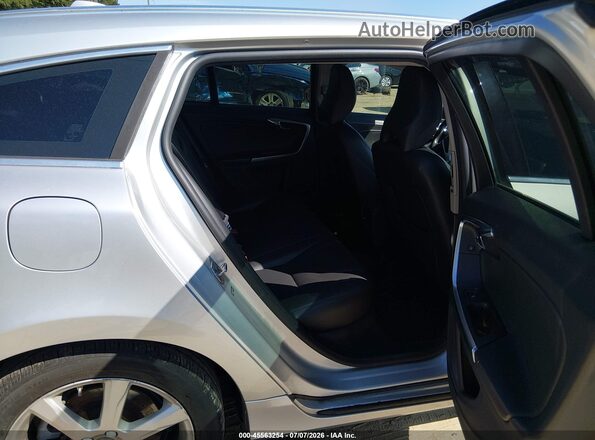 YV140MEK7H1369814 2017 VOLVO V60 Silver Widok naklejki z numerem VIN