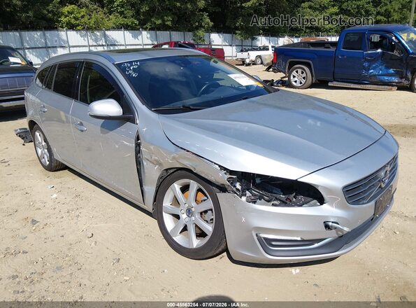 YV140MEK7H1369814 2017 VOLVO V60 Silver Widok z przodu