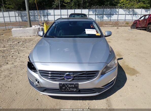 YV140MEK7H1369814 2017 VOLVO V60 Silver Widok wnętrza z tyłu