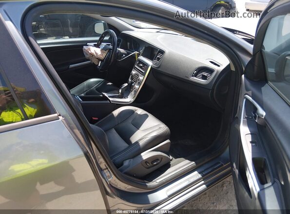 YV140MEL1J2378646 2018 VOLVO V60 Gray Front interior view