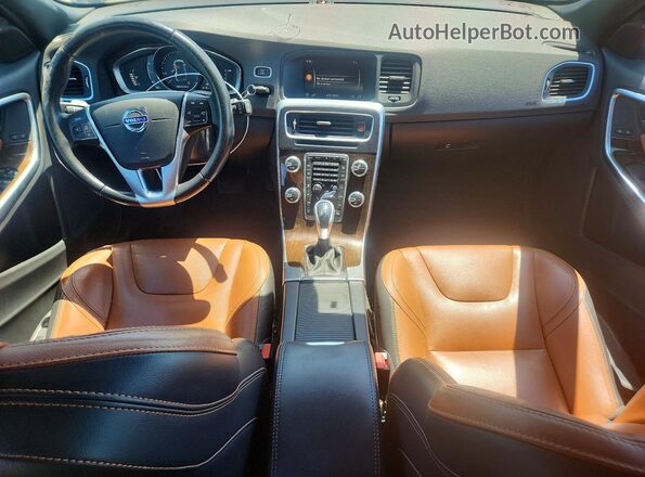YV140MSK0H1372686 2017 VOLVO V60 Black Widok deski rozdzielczej