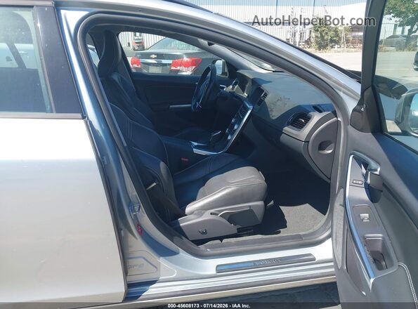 YV140MSL7J2398226 2018 VOLVO V60 Silver Widok wnętrza z przodu