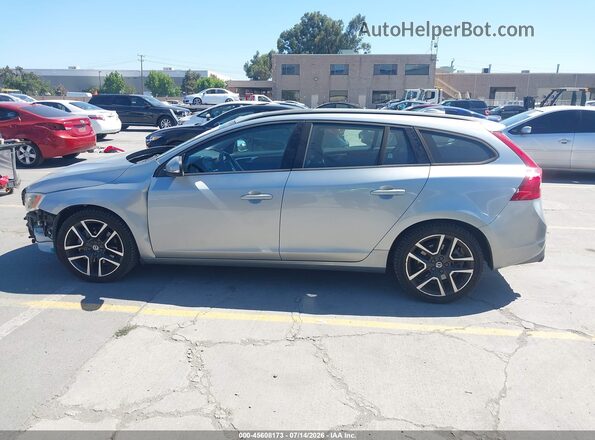 YV140MSL7J2398226 2018 VOLVO V60 Silver 