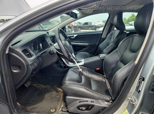 YV140MTL0J2459902 2018 VOLVO S60 Silver Front interior view