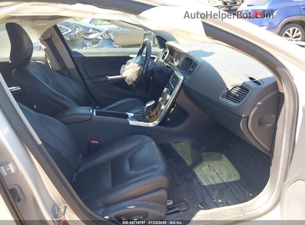 YV1612TK1G2395590 2016 VOLVO S60 Silver წინა სალონის ხედი