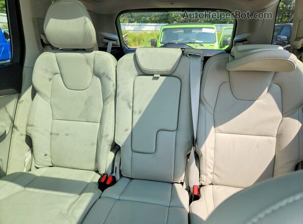 YV4062PA3P1987039 2023 VOLVO XC90 White Вид задніх сидінь