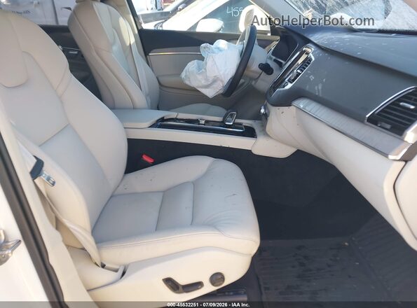 YV4062PE8S1332077 2025 VOLVO XC90 White Widok wnętrza z przodu