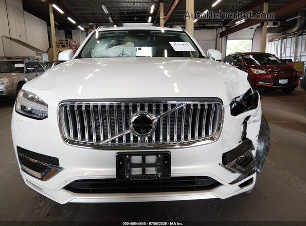 YV4062PF5S1304150 2025 VOLVO XC90 White Vista interior trasera