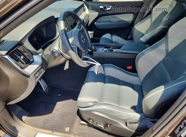 YV4062RM8N1953876 2022 VOLVO XC60 Gray Вид салону спереду