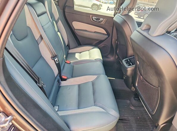 YV4062RM8N1953876 2022 VOLVO XC60 Gray Вид задньої частини салону