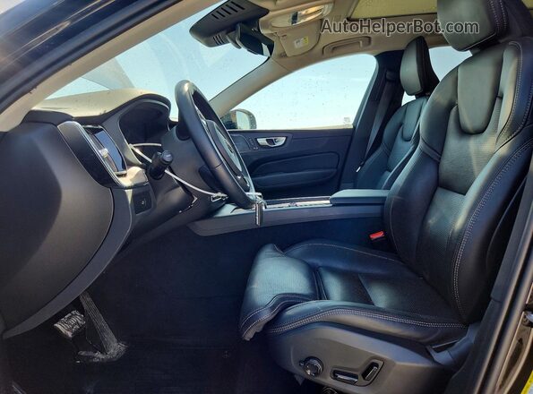 YV4062RX1P1358378 2023 VOLVO XC60 Black Front interior view