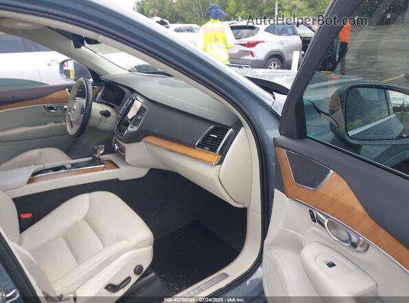 YV4102CK9N1828401 2022 VOLVO XC90 Light Blue Вид салону спереду