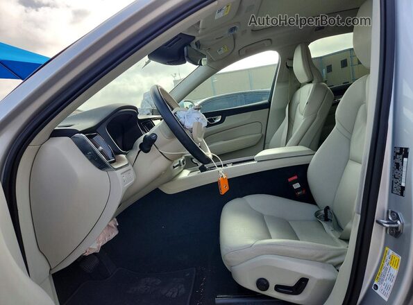 YV4102DK0M1778582 2021 VOLVO XC60 Silver Widok wnętrza z przodu