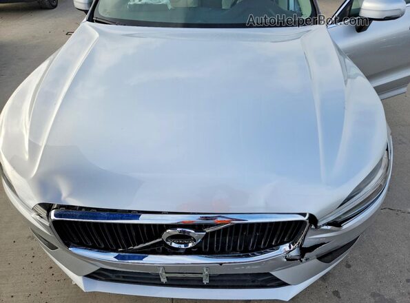 YV4102DK0M1778582 2021 VOLVO XC60 Silver Widok komory silnika