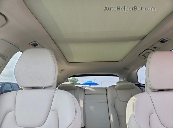 YV4102DK0M1778582 2021 VOLVO XC60 Silver Widok tylnych siedzeń