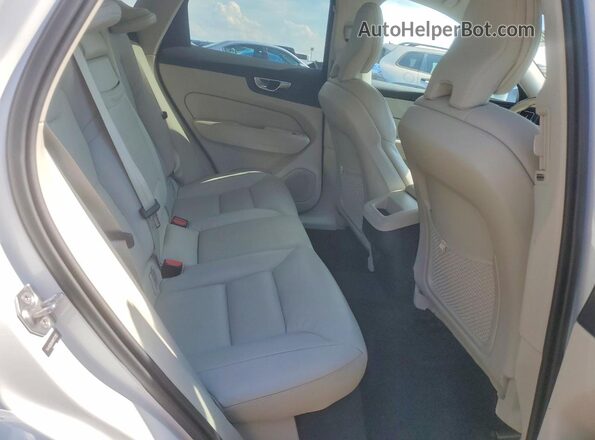 YV4102DKXM1733133 2021 VOLVO XC60 White Widok tylnych siedzeń