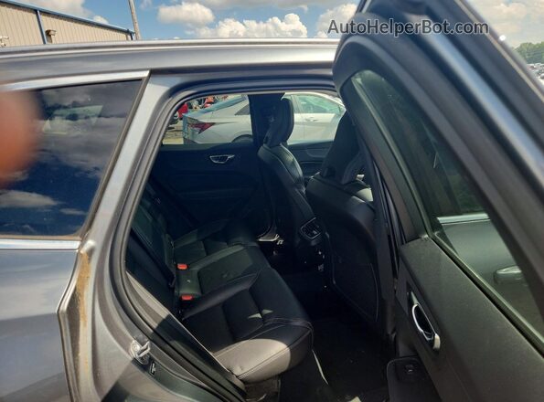 YV4102DL3M1813706 2021 VOLVO XC60 Серебряный Вид задней части салона