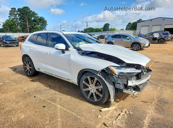 YV4102DL5M1886205 2021 VOLVO XC60 White Front right