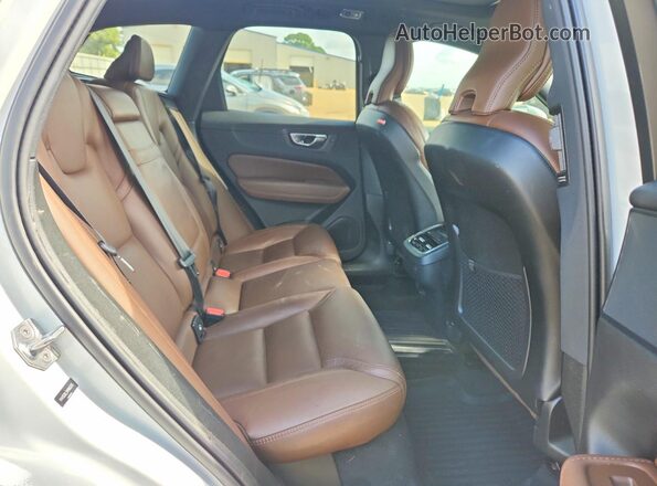 YV4102DL5M1886205 2021 VOLVO XC60 White Rear seats view