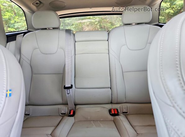 YV4102DL8M1814172 2021 VOLVO XC60 Silver უკანა სავარძლების ხედი