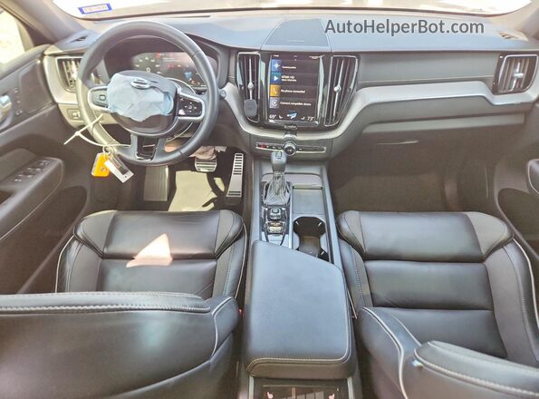 YV4102DM4M1809625 2021 VOLVO XC60 Gray Vista del salpicadero