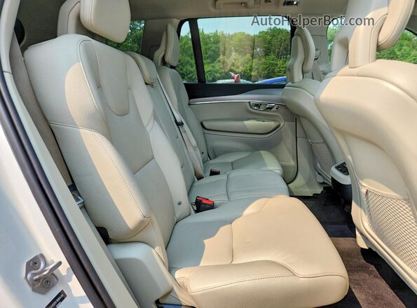 YV4102PK7N1804348 2022 VOLVO XC90 White Rear interior view