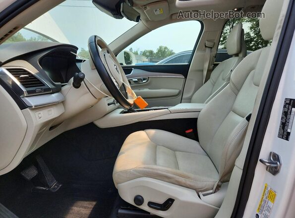 YV4102PK7N1804348 2022 VOLVO XC90 White Front interior view