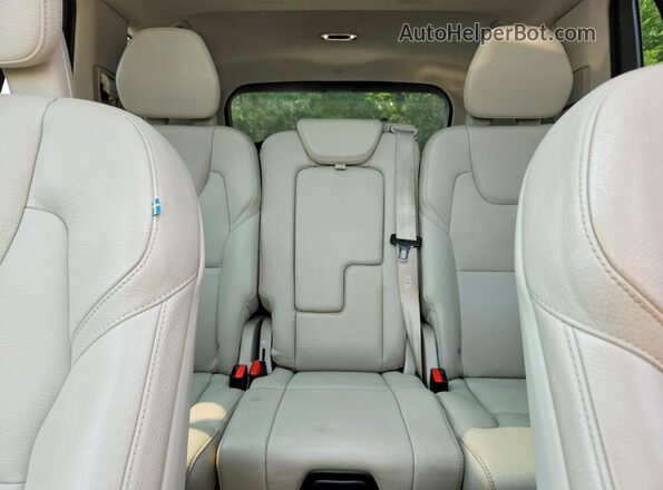 YV4102PK7N1804348 2022 VOLVO XC90 White Rear seats view