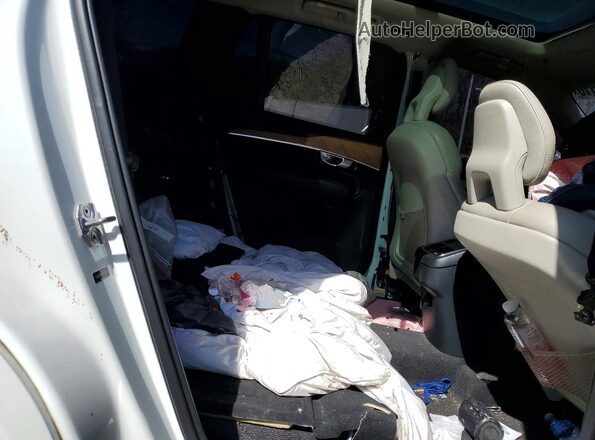 YV4102PK9M1752509 2021 VOLVO XC90 White Widok tylnych siedzeń