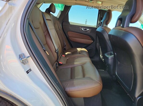 YV4102RK0J1071843 2018 VOLVO XC60 Белый Вид задней части салона
