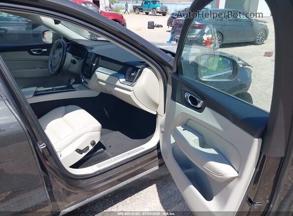 YV4102RK0J1084835 2018 VOLVO XC60 Gray Widok wnętrza z przodu