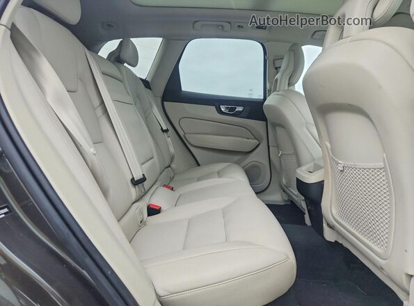 YV4102RK4J1064815 2018 VOLVO XC60 Угольный Вид задней части салона