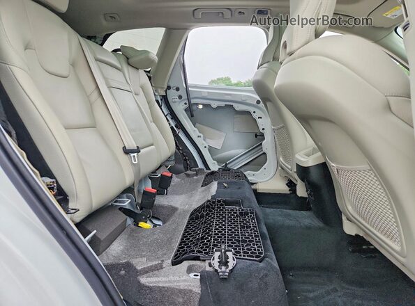 YV4102RK7L1411511 2020 VOLVO XC60 White Սալոնի հետևի տեսք