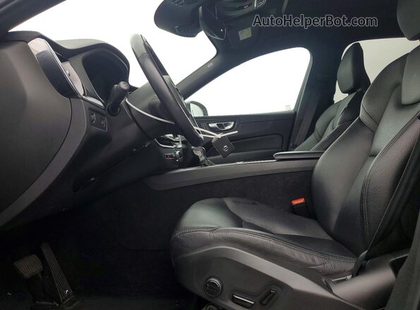 YV4102RK8L1561773 2020 VOLVO XC60 Черный Вид салона спереди