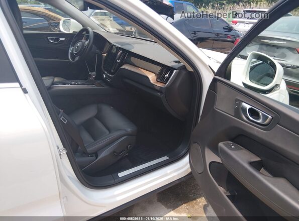 YV4102RK9M1842028 2021 VOLVO XC60 Белый Вид салона спереди