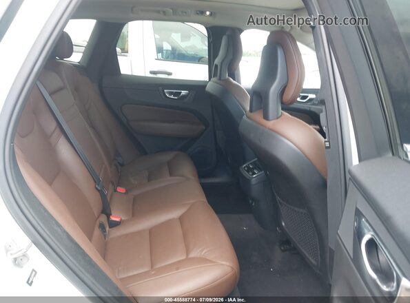 YV4102RL0J1004586 2018 VOLVO XC60 White Widok naklejki z numerem VIN