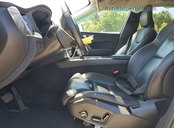 YV4102RL2M1850447 2021 VOLVO XC60 White Front interior view