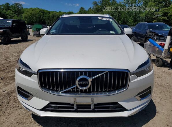 YV4102RL2M1850447 2021 VOLVO XC60 White Front view