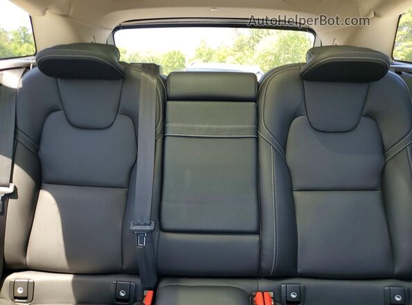 YV4102RL2M1850447 2021 VOLVO XC60 White Rear seats view