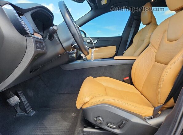 YV4102RL3L1411806 2020 VOLVO XC60 Black Widok wnętrza z przodu
