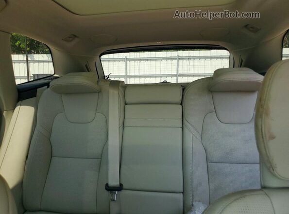 YV4102RL4L1560760 2020 VOLVO XC60 Blue Vista de los asientos traseros