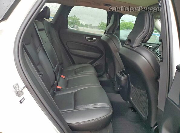 YV4102RL4M1689664 2021 VOLVO XC60 White Вид задньої частини салону