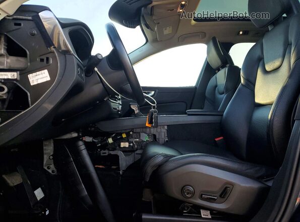 YV4102RL9J1064883 2018 VOLVO XC60 Blue Вид салону спереду